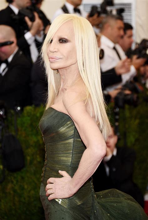 donatella versace nude|Donatella Versace: Wirbel um ihr „neues Gesicht“